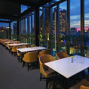 Deluxe Club Sky High Floors